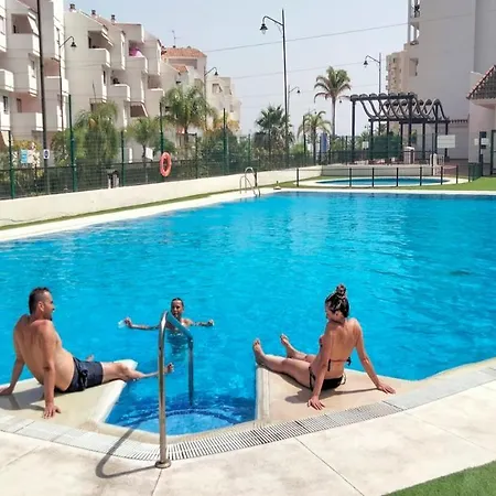 Lovely Centrally Located In דירה