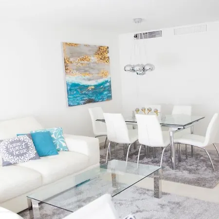 Lovely Centrally Located In דירה *