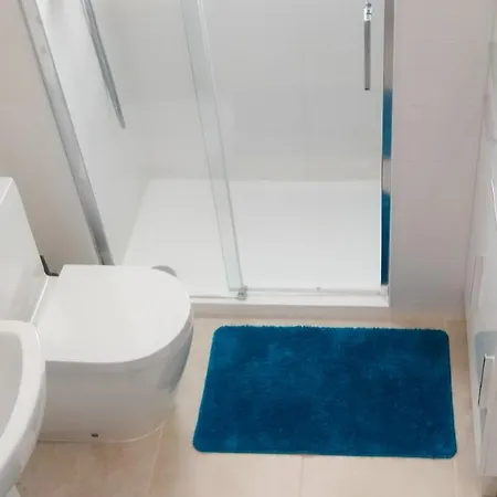 Lovely Centrally Located In דירה *
