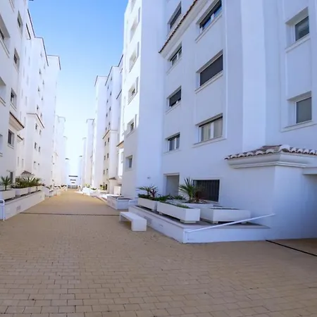 Lovely Centrally Located In דירה